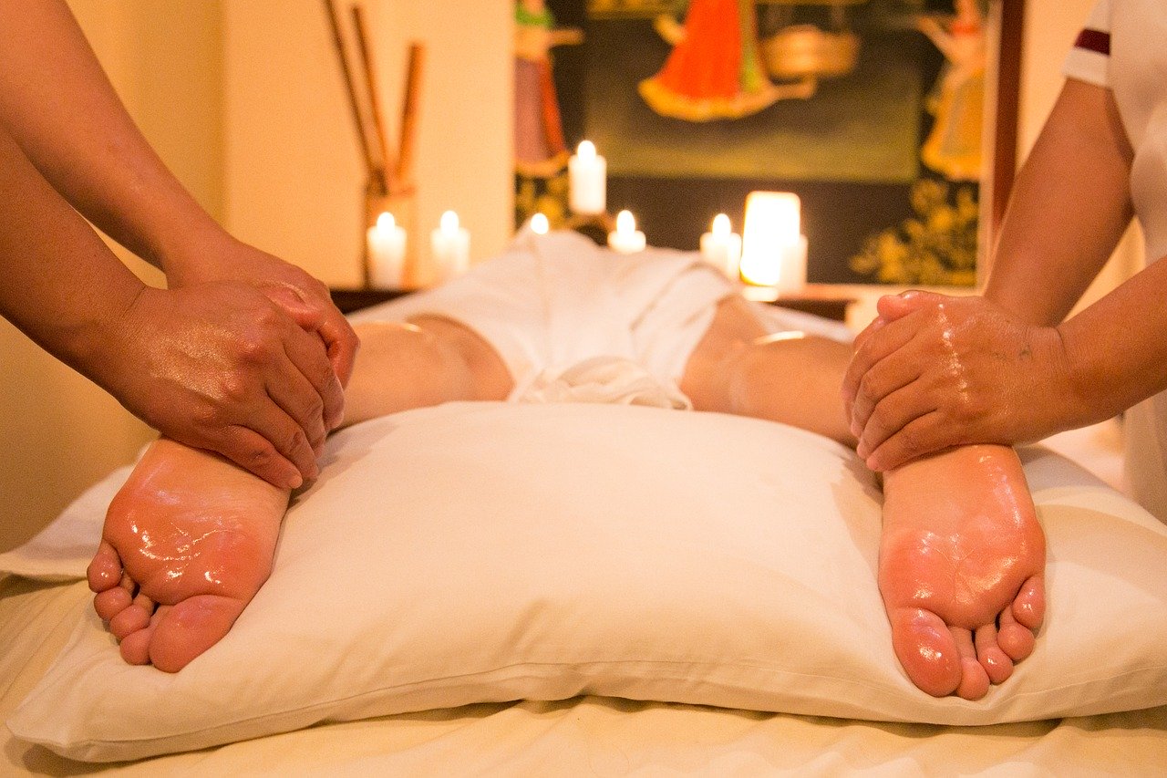 Ulei de masaj pentru picioare obosite. Cum se prepara si ce beneficii are